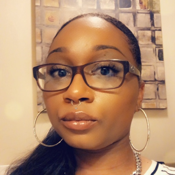 Meet your Posher, Qiana - Picture 1 of 1